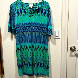 Donna Morgan blue/green pattern shift. 100% stretch polyester. Size 6